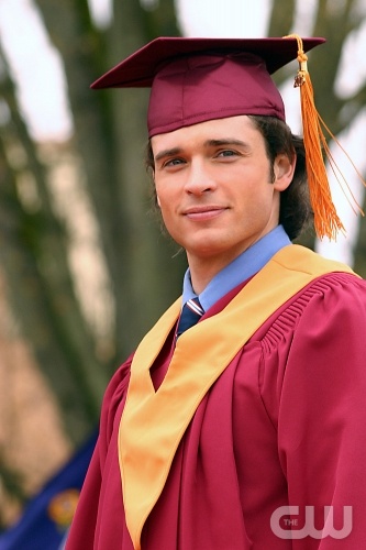 TheCW Staffel1-7Pics_62.jpg - SMALLVILLE"Commencement" (Episode #422)Image #SM422-0955Pictured: Tom Welling as Clark KentCredit: ©ÊThe WB/David Gray